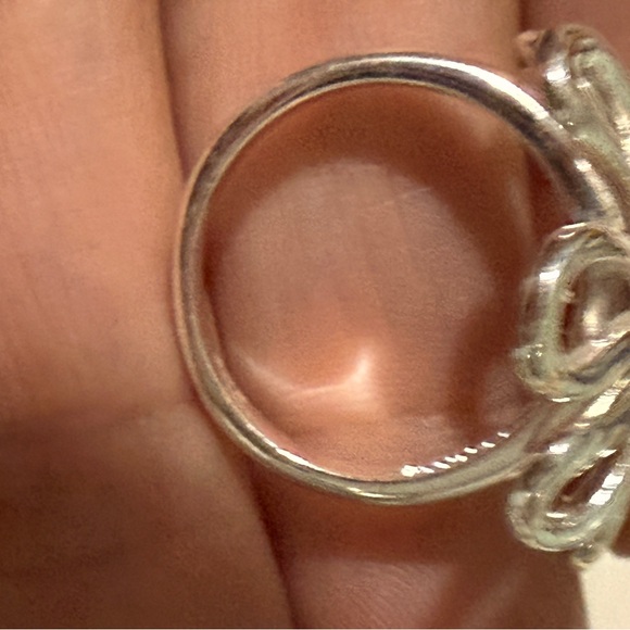 Elegant sterling Silver 925 and Gold Flower Ring - Picture 2 of 4